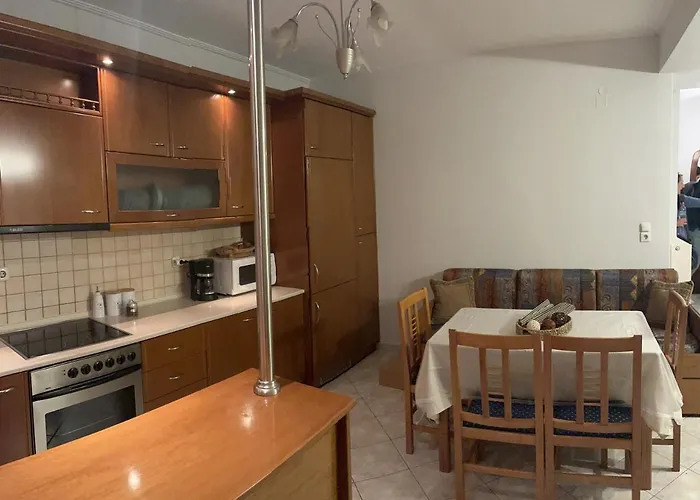 The Side Of Meteora Majestic Apartman *